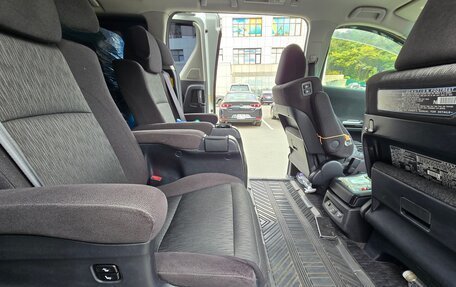 Toyota Vellfire I, 2012 год, 2 200 000 рублей, 13 фотография