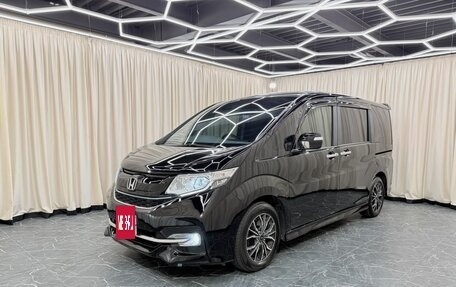 Honda Stepwgn IV, 2015 год, 1 899 000 рублей, 2 фотография