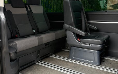 Volkswagen Multivan T6 рестайлинг, 2018 год, 4 399 000 рублей, 6 фотография