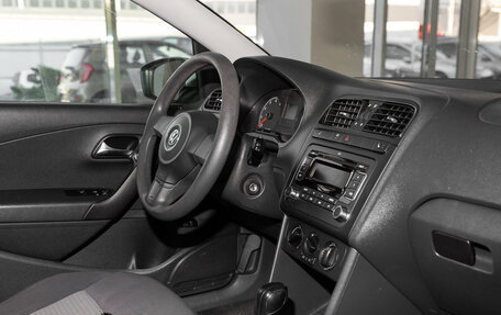 Volkswagen Polo VI (EU Market), 2011 год, 650 000 рублей, 18 фотография