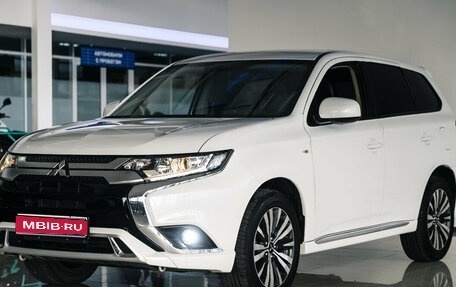 Mitsubishi Outlander III рестайлинг 3, 2022 год, 2 650 000 рублей, 1 фотография