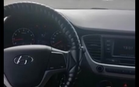 Hyundai Solaris II рестайлинг, 2017 год, 1 200 000 рублей, 5 фотография