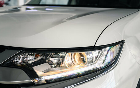 Mitsubishi Outlander III рестайлинг 3, 2022 год, 2 650 000 рублей, 9 фотография