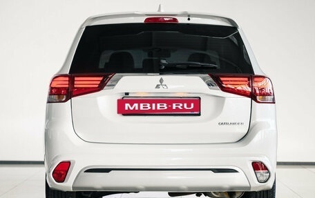Mitsubishi Outlander III рестайлинг 3, 2022 год, 2 650 000 рублей, 8 фотография