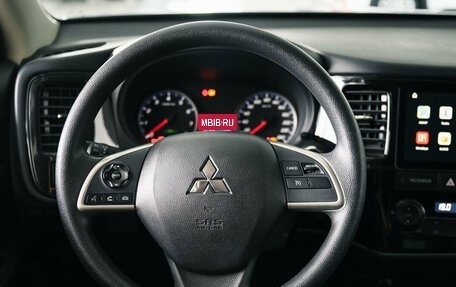 Mitsubishi Outlander III рестайлинг 3, 2022 год, 2 650 000 рублей, 14 фотография