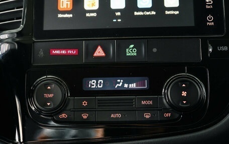 Mitsubishi Outlander III рестайлинг 3, 2022 год, 2 650 000 рублей, 17 фотография