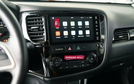 Mitsubishi Outlander III рестайлинг 3, 2022 год, 2 650 000 рублей, 16 фотография