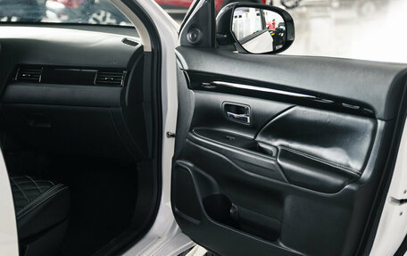 Mitsubishi Outlander III рестайлинг 3, 2022 год, 2 650 000 рублей, 27 фотография