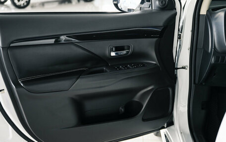 Mitsubishi Outlander III рестайлинг 3, 2022 год, 2 650 000 рублей, 25 фотография