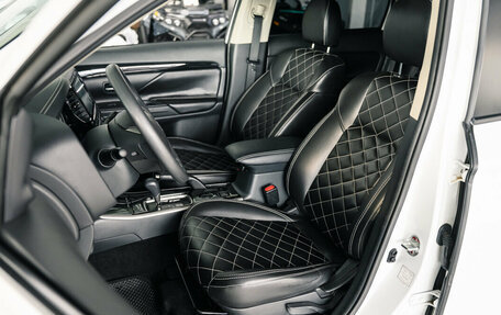 Mitsubishi Outlander III рестайлинг 3, 2022 год, 2 650 000 рублей, 24 фотография