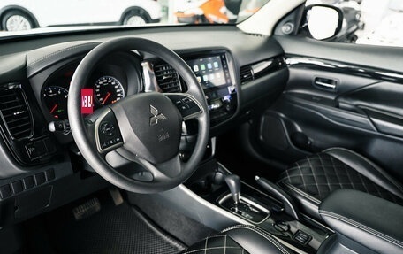 Mitsubishi Outlander III рестайлинг 3, 2022 год, 2 650 000 рублей, 23 фотография