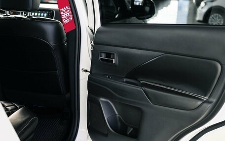 Mitsubishi Outlander III рестайлинг 3, 2022 год, 2 650 000 рублей, 30 фотография