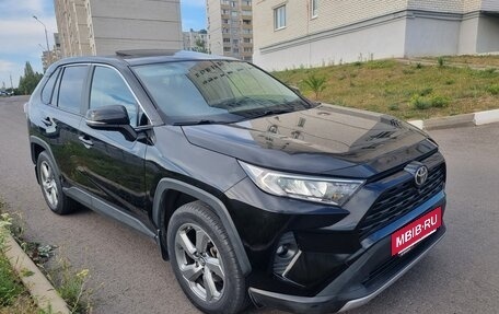 Toyota RAV4, 2021 год, 3 400 000 рублей, 5 фотография
