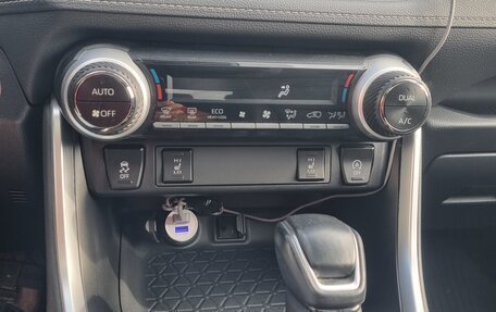 Toyota RAV4, 2021 год, 3 400 000 рублей, 12 фотография
