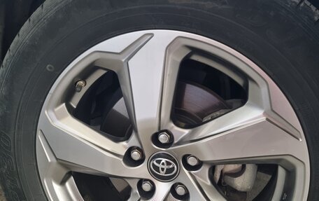 Toyota RAV4, 2021 год, 3 400 000 рублей, 21 фотография