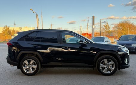 Toyota RAV4, 2020 год, 2 390 000 рублей, 6 фотография