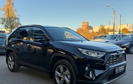 Toyota RAV4, 2020 год, 2 390 000 рублей, 4 фотография