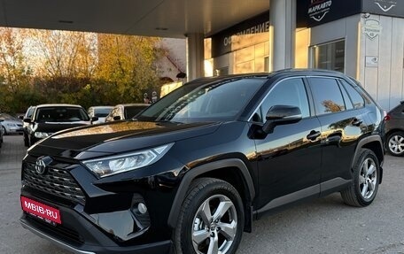 Toyota RAV4, 2020 год, 2 390 000 рублей, 3 фотография