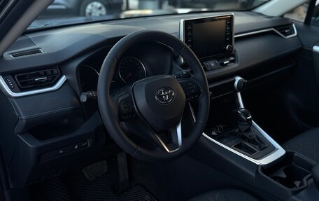 Toyota RAV4, 2020 год, 2 390 000 рублей, 11 фотография