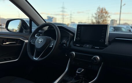 Toyota RAV4, 2020 год, 2 390 000 рублей, 16 фотография