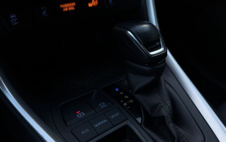 Toyota RAV4, 2020 год, 2 390 000 рублей, 21 фотография