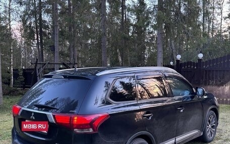 Mitsubishi Outlander III рестайлинг 3, 2015 год, 1 280 000 рублей, 5 фотография