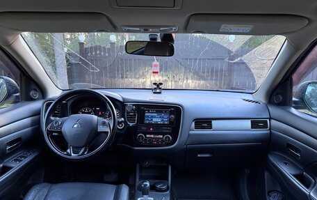 Mitsubishi Outlander III рестайлинг 3, 2015 год, 1 280 000 рублей, 10 фотография