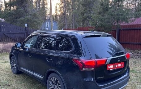 Mitsubishi Outlander III рестайлинг 3, 2015 год, 1 280 000 рублей, 7 фотография