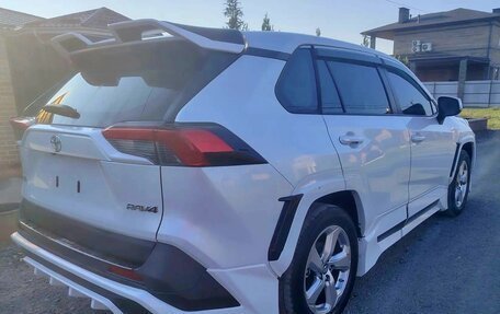 Toyota RAV4, 2021 год, 3 150 000 рублей, 6 фотография