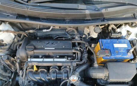 Hyundai Solaris II рестайлинг, 2013 год, 650 000 рублей, 19 фотография