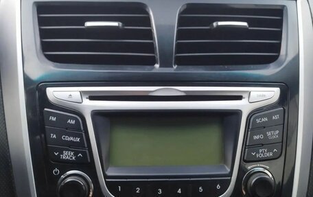 Hyundai Solaris II рестайлинг, 2013 год, 650 000 рублей, 14 фотография