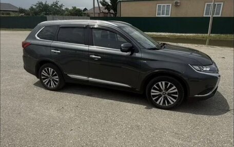 Mitsubishi Outlander III рестайлинг 3, 2021 год, 3 200 000 рублей, 5 фотография