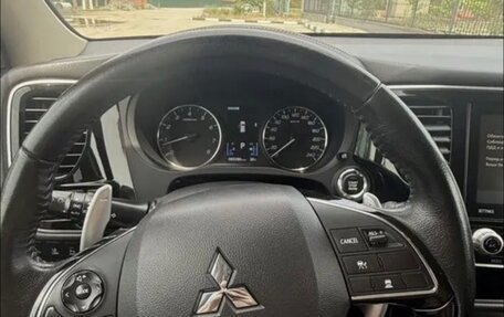 Mitsubishi Outlander III рестайлинг 3, 2021 год, 3 200 000 рублей, 2 фотография