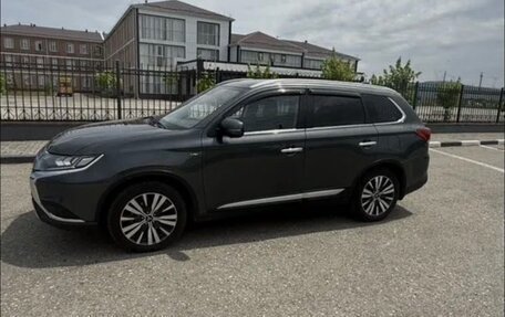 Mitsubishi Outlander III рестайлинг 3, 2021 год, 3 200 000 рублей, 7 фотография