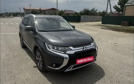 Mitsubishi Outlander III рестайлинг 3, 2021 год, 3 200 000 рублей, 3 фотография
