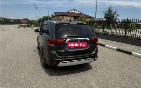 Mitsubishi Outlander III рестайлинг 3, 2021 год, 3 200 000 рублей, 6 фотография