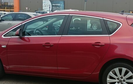 Opel Astra J, 2011 год, 710 000 рублей, 2 фотография
