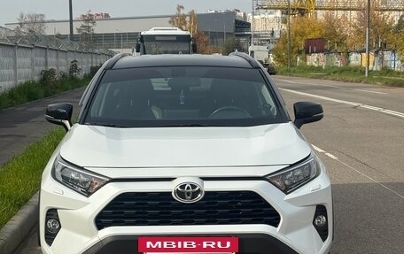 Toyota RAV4, 2021 год, 3 530 000 рублей, 2 фотография