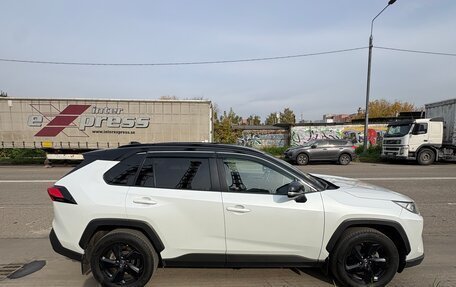 Toyota RAV4, 2021 год, 3 530 000 рублей, 5 фотография