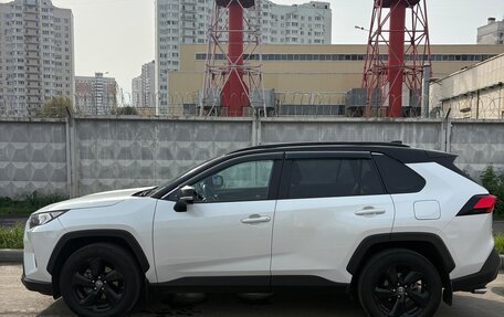 Toyota RAV4, 2021 год, 3 530 000 рублей, 9 фотография