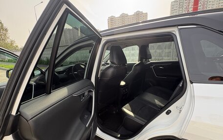 Toyota RAV4, 2021 год, 3 530 000 рублей, 13 фотография