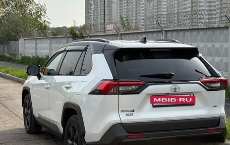 Toyota RAV4, 2021 год, 3 530 000 рублей, 8 фотография