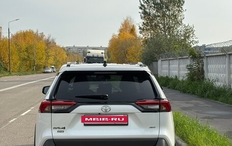 Toyota RAV4, 2021 год, 3 530 000 рублей, 7 фотография