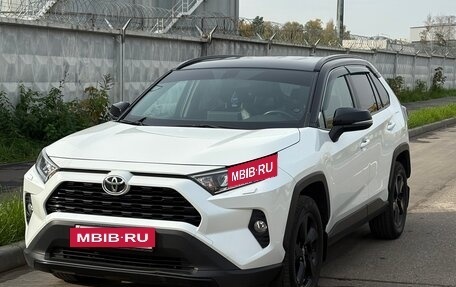 Toyota RAV4, 2021 год, 3 530 000 рублей, 10 фотография