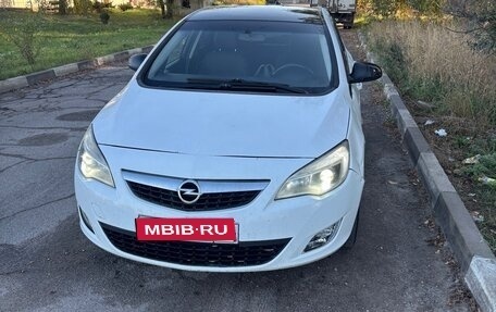 Opel Astra J, 2011 год, 320 000 рублей, 1 фотография