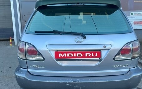 Lexus RX IV рестайлинг, 2001 год, 840 000 рублей, 8 фотография