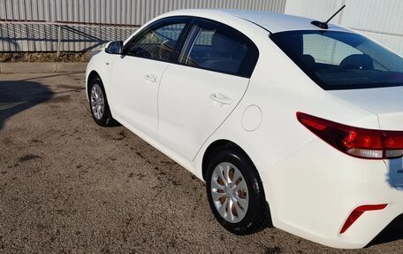 KIA Rio IV, 2018 год, 1 100 000 рублей, 3 фотография