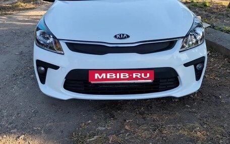 KIA Rio IV, 2018 год, 1 100 000 рублей, 2 фотография