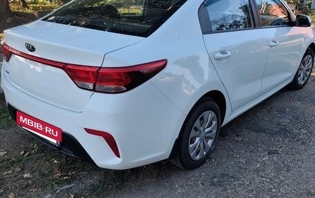 KIA Rio IV, 2018 год, 1 100 000 рублей, 4 фотография