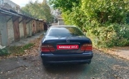 Mercedes-Benz CLK-Класс, 1999 год, 300 000 рублей, 1 фотография